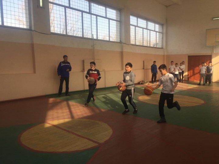Салауатты өмір салтын насихаттау мақсатында 6 сыныптар арасында өткізілген спорттық іс-шара