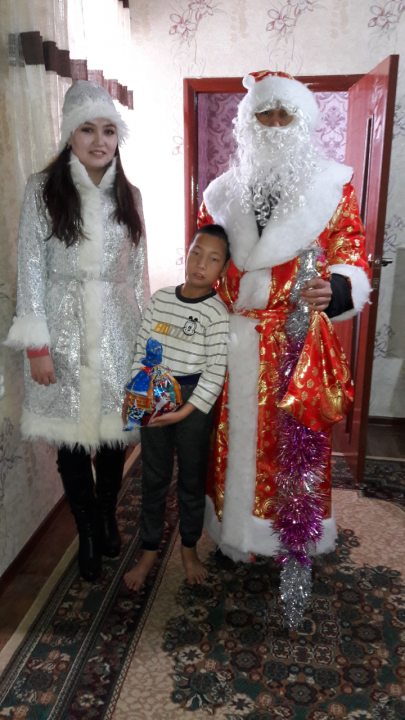 үйде оқытылатын оқушыларға жаңа жылдық көніл- күй сыйлау