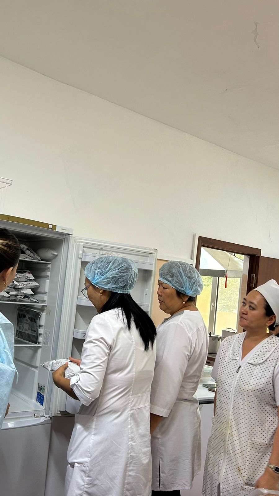 "Салауатты Мектеп" жобасын дамыту және кеңейту аясында  оқушыларға арналған тағамдардың сапасына мән беру.Тазалық сақтау шаралары жүргізілді.